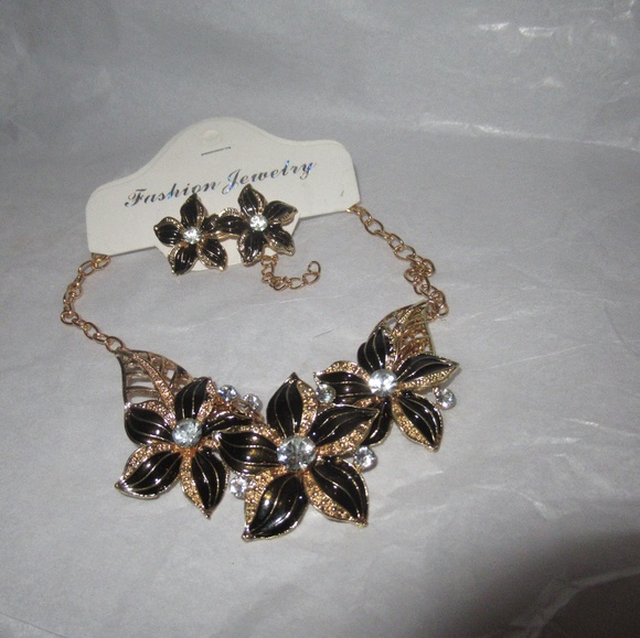 Gold and Black Flower Power Necklace and Earrings - Picture 1 of 2